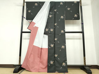 平和屋着物●小紋　舞桜文　月兎　黒地　洗える着物　DABC2541ud