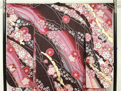 平和屋着物●豪華振袖　駒刺繍　草花文　金彩　銀通し地　正絹　逸品　DABC2560ud