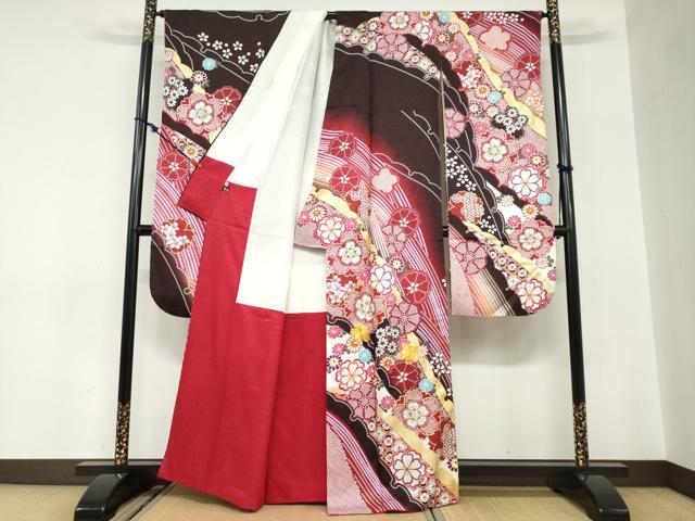 平和屋着物●豪華振袖　駒刺繍　草花文　金彩　銀通し地　正絹　逸品　DABC2560ud