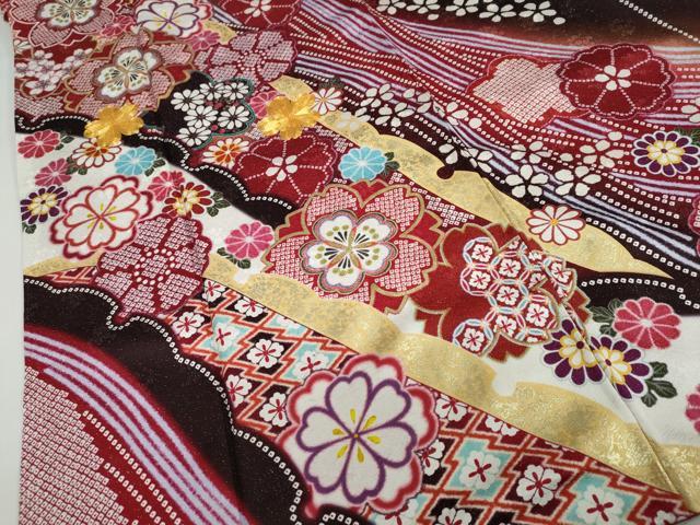 平和屋着物●豪華振袖　駒刺繍　草花文　金彩　銀通し地　正絹　逸品　DABC2560ud