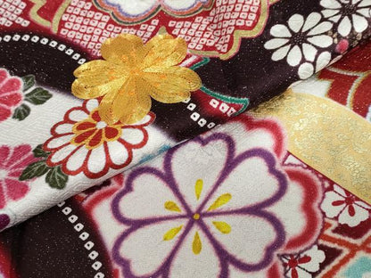 平和屋着物●豪華振袖　駒刺繍　草花文　金彩　銀通し地　正絹　逸品　DABC2560ud