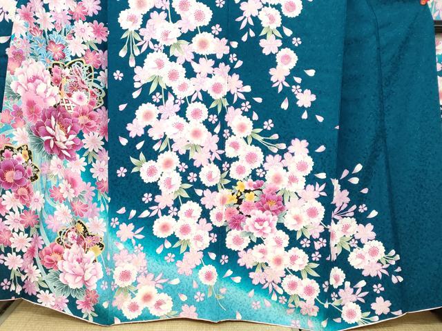 平和屋着物●豪華振袖　刺繍　草花文　暈し染め　金彩　銀通し地　正絹　逸品　DABC2563ud