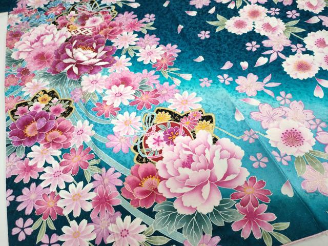 平和屋着物●豪華振袖　刺繍　草花文　暈し染め　金彩　銀通し地　正絹　逸品　DABC2563ud