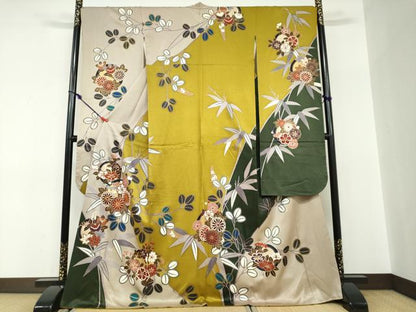 平和屋着物●豪華振袖　駒刺繍　草花丸文　金彩　正絹　逸品　DABC2579ud