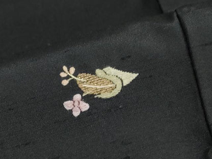 平和屋着物●山口美術織物　皇室　伊勢神宮御用　西陣織　紬　唐織　草花文　黒地　金糸　正絹　逸品　DABC2581ud