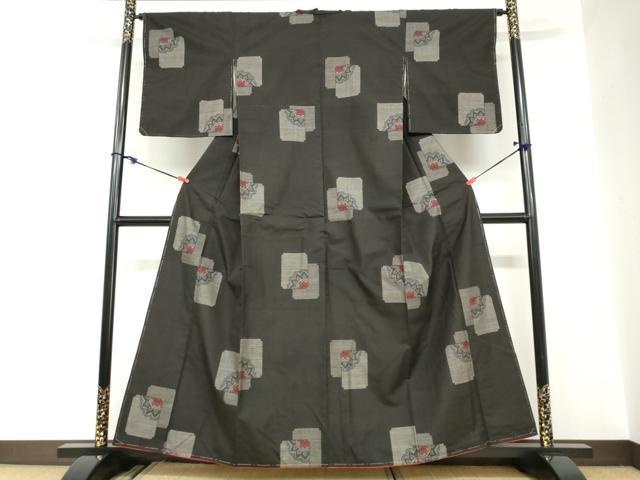 平和屋着物●本場大島紬　地空き　9マルキ　色紙重ね草花文　正絹　逸品　未使用　DABC2606ud