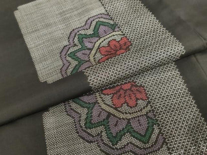 平和屋着物●本場大島紬　地空き　9マルキ　色紙重ね草花文　正絹　逸品　未使用　DABC2606ud