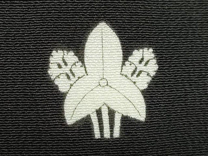 平和屋着物●豪華黒留袖　駒刺繍　双鶴菱草花文　金彩　ロング丈　正絹　逸品　DABC2620ud