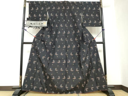 平和屋着物●琉球民芸紬　絣文様　黒地　反端付き　正絹　逸品　未使用　DABC2634ud