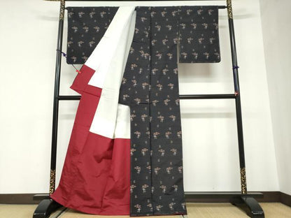 平和屋着物●琉球民芸紬　絣文様　黒地　反端付き　正絹　逸品　未使用　DABC2634ud