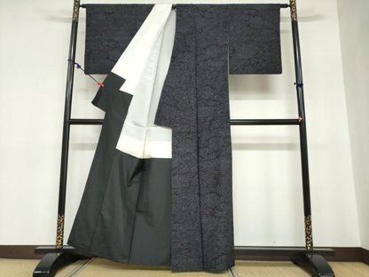 平和屋着物●本場結城紬　重要無形文化財　100亀甲　流水草花文　正絹　逸品　DABC2762ud