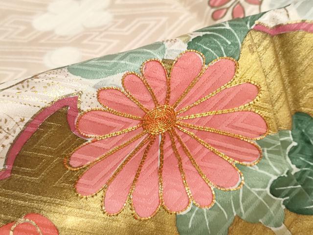 平和屋着物●豪華振袖　駒刺繍　雪輪草花文　金彩　正絹　逸品　DABC2804ud