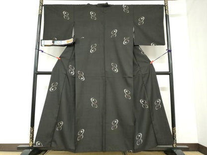 平和屋着物●本場大島紬　古代染色純泥染　9マルキ　地空き　舞花文　さが美扱い　証紙付き　美紀大島謹製　正絹　逸品　DABC2937ud