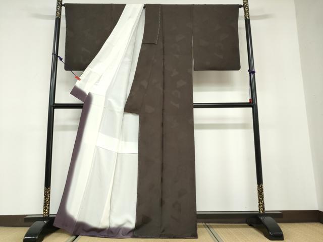 平和屋着物●上質な色無地　亀甲地紋　赤墨色　正絹　逸品　DABC2965ud 平和屋着物○上質な色無地 亀甲地紋 赤墨色 正絹 逸品 DABC2965ud