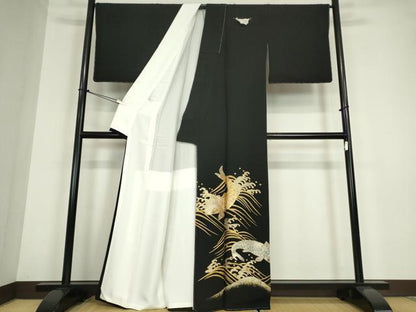 平和屋着物●伝統金彩工芸師　鼓和峰　黒留袖　鯉　金彩　正絹　逸品　未使用　DABC3185az
