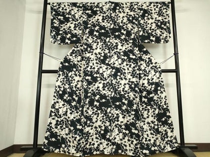 平和屋着物●上質な小紋　枝梅に楓　草花シルエット　黒地　正絹　逸品　未使用　DABC3447az