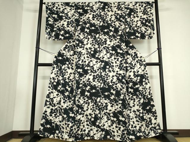 平和屋着物●上質な小紋　枝梅に楓　草花シルエット　黒地　正絹　逸品　未使用　DABC3447az