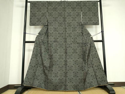 平和屋着物●本場大島紬　7マルキ　幾何学文　正絹　逸品　DABC3617az