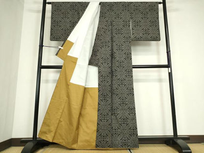 平和屋着物●本場大島紬　7マルキ　幾何学文　正絹　逸品　DABC3617az
