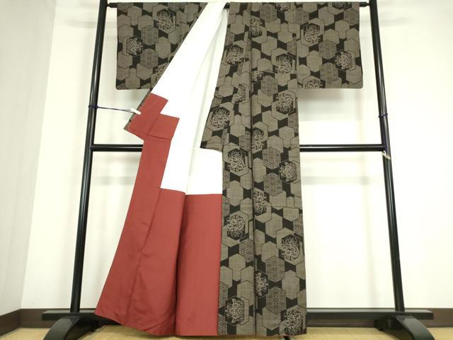 平和屋着物●本場大島紬　7マルキ　亀甲花文　正絹　逸品　DABC3652az