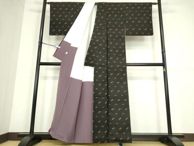 平和屋着物●国指定重要無形文化財　本場久米島紬　手織　琉球絣文様　工芸染織小いけ謹製　正絹　逸品　DABC3664az