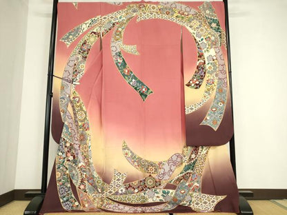 平和屋着物●豪華振袖　駒刺繍　束ね熨斗正倉院更紗花文　暈し染め　金彩　正絹　逸品　DABC3779az