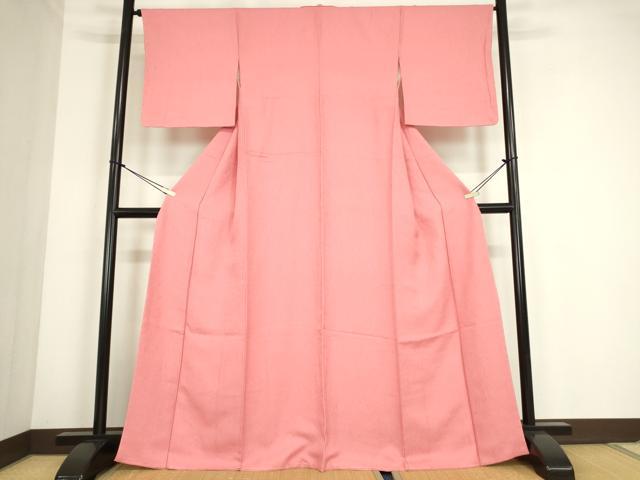 平和屋着物●上質な色無地　霞地紋　甚三紅色　正絹　逸品　DABC3789az 平和屋着物○上質な色無地 霞地紋 甚三紅色 正絹 逸品 DABC3789az