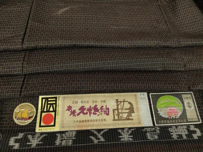 平和屋着物●男性　国指定重要無形文化財　本場久米島紬　手織　絣格子文　証紙付き　正絹　逸品　未使用　DABC3940az