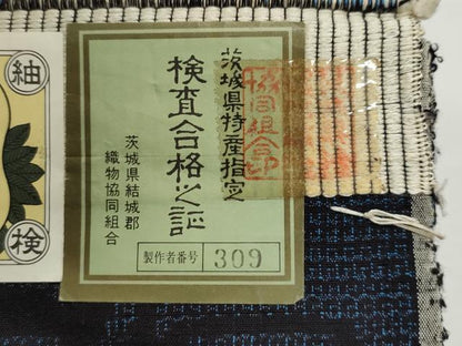 平和屋着物●結城手織紬　反物　着尺　100亀甲　飛鶴松文　証紙付き　逸品　未使用　DABC4382zy
