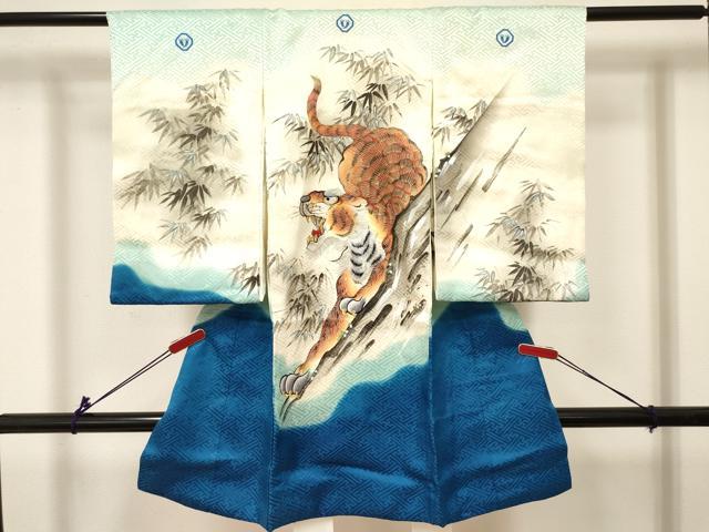 平和屋着物[]お宮参り　男の子　祝着　産着　初着　のしめ　手描き　刺繍　寅　虎　笹文　暈し染め　金銀彩　逸品　DABC5050ma