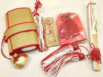 平和屋着物[]女の子　３歳　子供　小物セット(草履・バッグ・帯締め)　雪輪枝梅文　金糸　箱付き　逸品　DABC5099ma