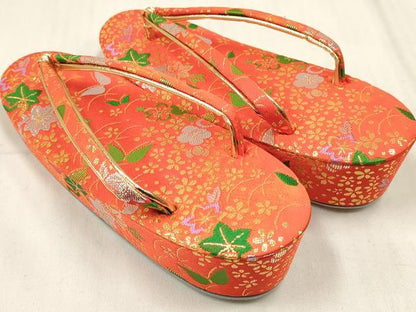 平和屋着物[]女の子　7歳　子供　小物セット(草履・バッグ・帯締め)　花蝶文　金銀糸　箱付き　逸品　DABC5102ma