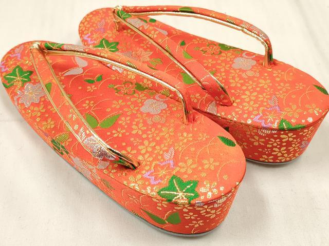 平和屋着物[]女の子　7歳　子供　小物セット(草履・バッグ・帯締め)　花蝶文　金銀糸　箱付き　逸品　DABC5102ma