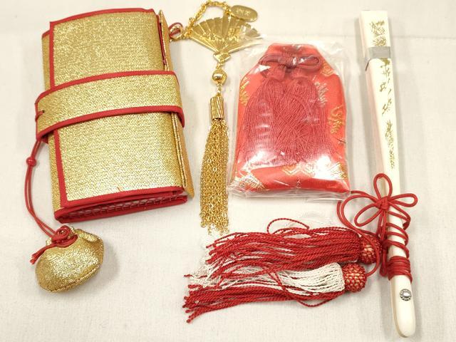 平和屋着物[]女の子　7歳　子供　小物セット(草履・バッグ・帯締め)　花蝶文　金銀糸　箱付き　逸品　DABC5102ma