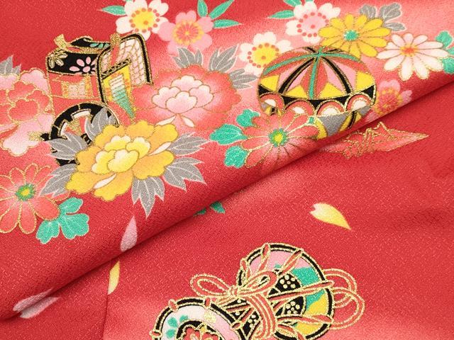 平和屋着物[]七五三　女の子　３歳　祝着　三つ身　被布・巾着・髪飾りセット　折り鶴　御所車鼓花文　暈し染め　金彩　DABC5139ma