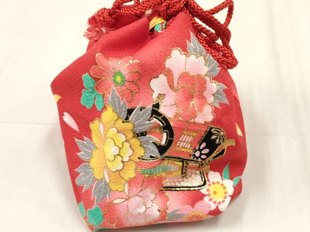平和屋着物[]七五三　女の子　３歳　祝着　三つ身　被布・巾着・髪飾りセット　折り鶴　御所車鼓花文　暈し染め　金彩　DABC5139ma
