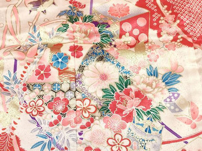 平和屋着物[]七五三　女の子　３歳　祝着　三つ身　長襦袢(単衣・半衿刺繍)セット　糸車花蝶文　金銀彩　洗える着物　DABC5153ma