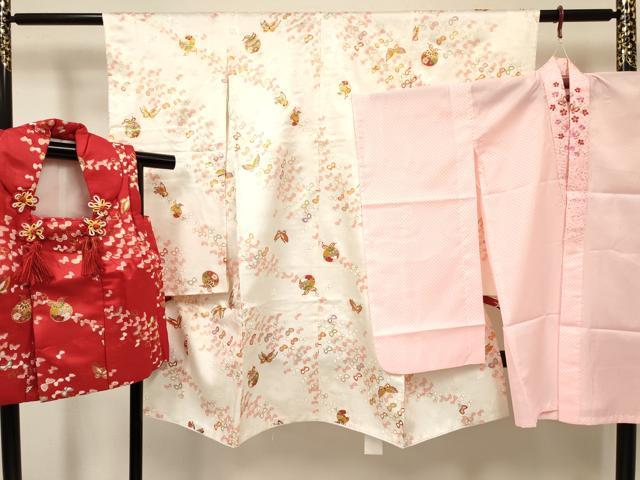 平和屋着物[]七五三　女の子　３歳　祝着　三つ身　長襦袢(単衣・半衿刺繍)・被布セット　鞠花蝶文　金彩　逸品　DABC5174ma