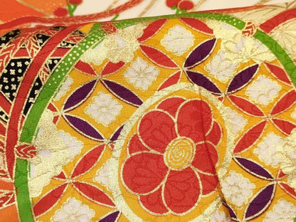 平和屋着物[]七五三　女の子　７歳　祝着　四つ身　襦袢付き　駒刺繍　鼓花文　金彩　逸品　DABC5203ma