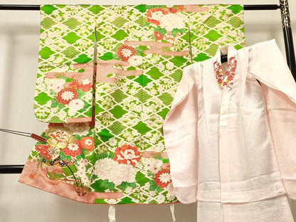 平和屋着物[]七五三 女の子 ３歳 祝着 三つ身 長襦袢(無双仕立て・半衿刺繍)セット 駒刺繍 花車文 金彩 逸品 DABC5297ma
