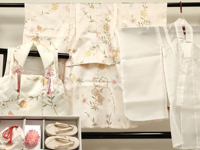 平和屋着物[]七五三　女の子　３歳　祝着　三つ身　長襦袢(単衣)・被布・草履・小物セット　扇面鈴花文　金彩　箱付き　DABC5318ma