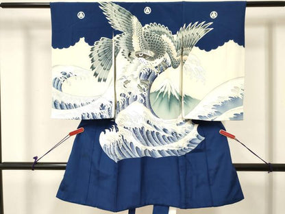 平和屋着物[]お宮参り　男の子　祝着　産着　初着　のしめ　駒刺繍　鷹　鷲　立波風景文　金彩　逸品　DABC5368ma