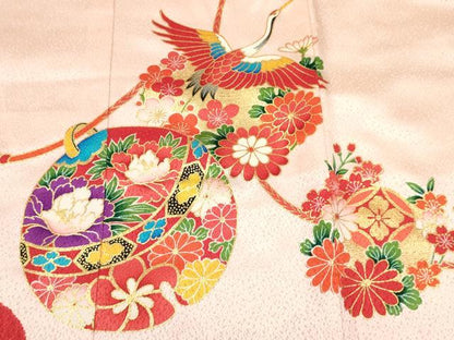 平和屋着物[]女の子　子供　３歳　祝着　三つ身　駒刺繍　糸車　鞠飛鶴鈴花文　金彩　逸品　DABC5427ma