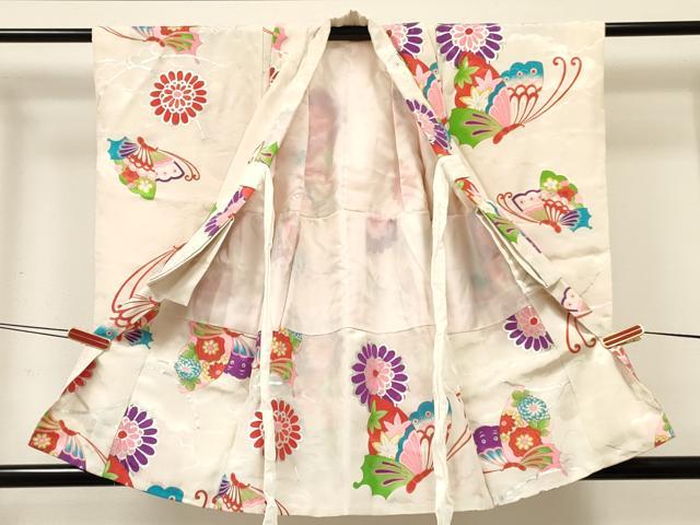 平和屋着物[]七五三　女の子　３歳　祝着　三つ身　舞蝶芝菊文　銀彩　洗える着物　DABC5436ma