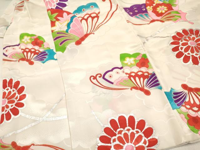 平和屋着物[]七五三　女の子　３歳　祝着　三つ身　舞蝶芝菊文　銀彩　洗える着物　DABC5436ma