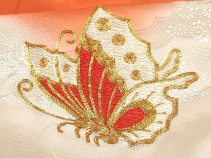 平和屋着物∵女の子　十三参り　子供　祝着　駒刺繍　花蝶文　暈し染め　銀彩　逸品　DABC5437ma