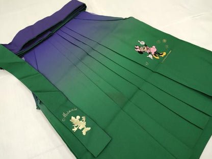 平和屋着物[]卒園式　女の子　子供　長襦袢(単衣・半衿刺繍)・行灯袴・巾着・髪飾りセット　キャラクター　金銀彩　箱付き　DABC5468ma