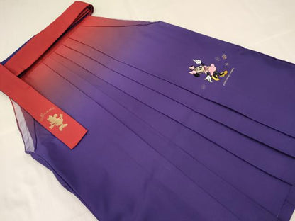 平和屋着物[]卒園式　女の子　子供　長襦袢(単衣・半衿刺繍)・行灯袴・巾着・髪飾りセット　キャラクター　金銀彩　箱付き　DABC5469ma