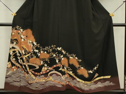 平和屋着物■豪華黒留袖 駒刺繍 鬘帯扇面花松文 金彩 正絹 逸品 DABC7973ya