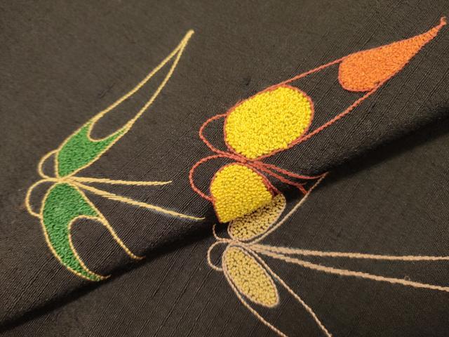 平和屋着物●中国三大刺繍　相良刺繍　総刺繍　つけ帯　紬地　舞蝶文　黒地　正絹　逸品　DABD0227op